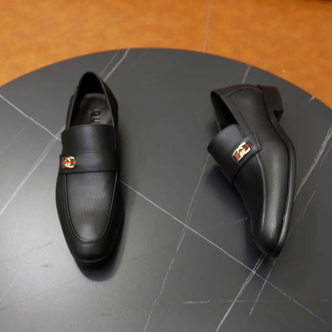 Men's shoes: 250🙅‍♂️🙅‍♂️🙅‍♂️Niuli Brand: GUCCI Size: 38-44 (45 can be customized) Level: Counter classic Material: Original soft cowhide upper Comfortable cowhide lining Original lightweight outsole Style category: Business casual footwear Driving leather shoes Color: Actual picture color